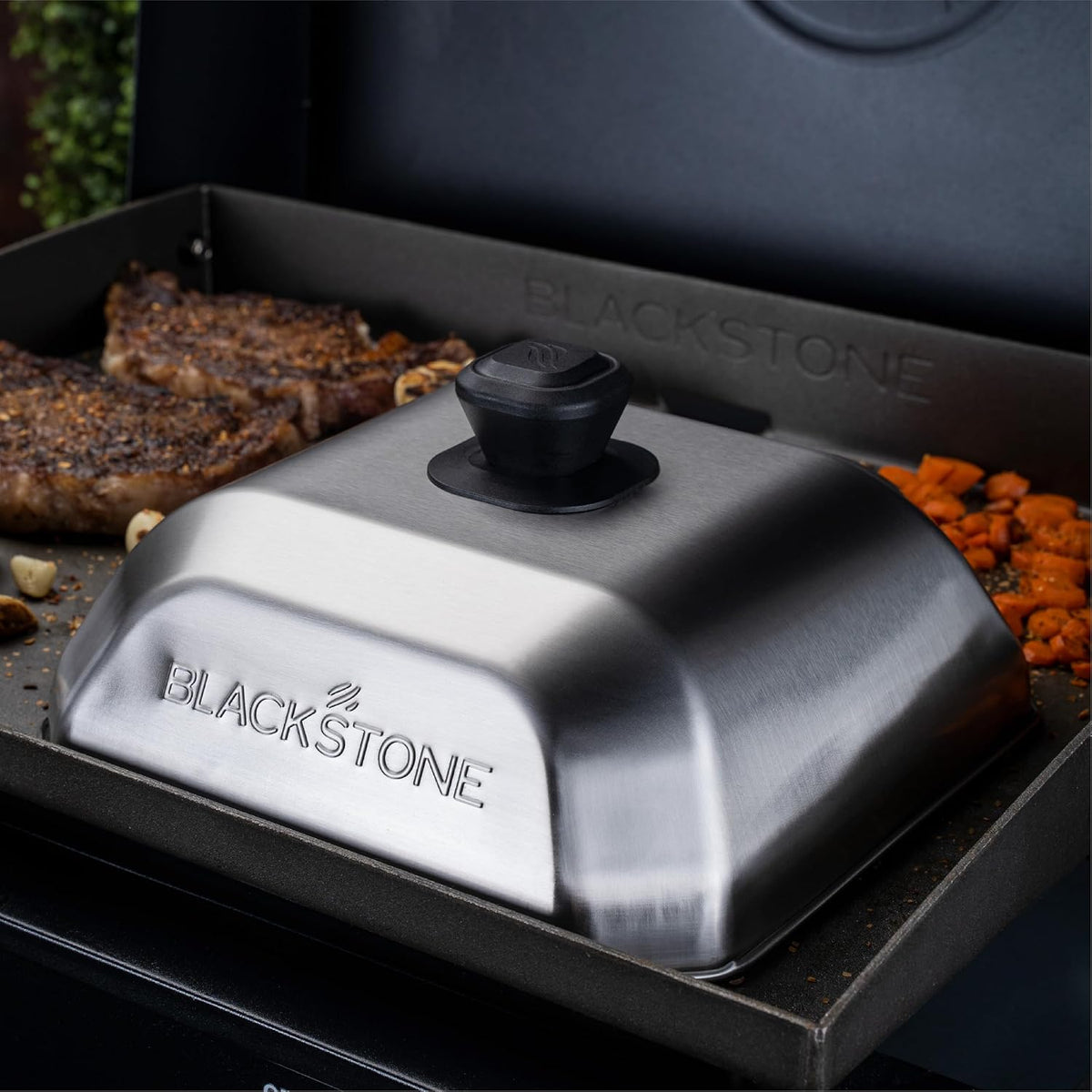 Blackstoneยฎ Stainless Steel Basting Cover, Medium, Square