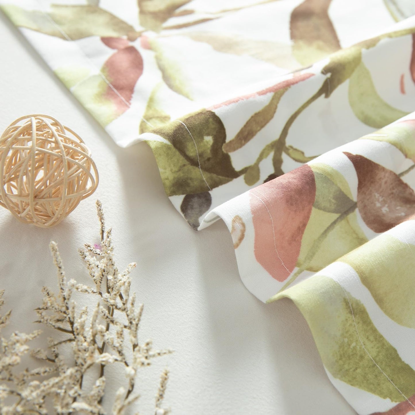 Faux Linen Kitchen Valances for Windows, Leaves Printing Valances for Living Room, Rod Pocket Farmhouse Rustic Basement Window Curtains for Bathroom, 52 x 18, Pack of 1