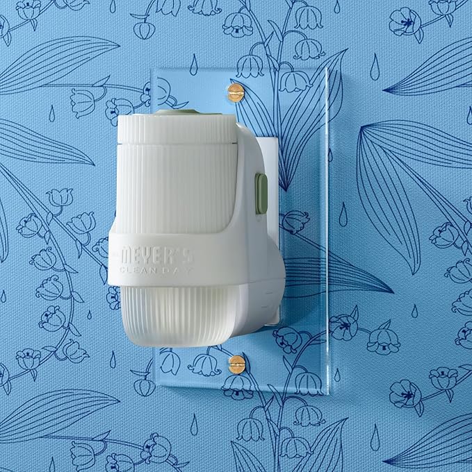 MRS. MEYER'S CLEAN DAY Premium Scented Oil Diffuser Kit, Rain Water, 1 warmer - Image 9